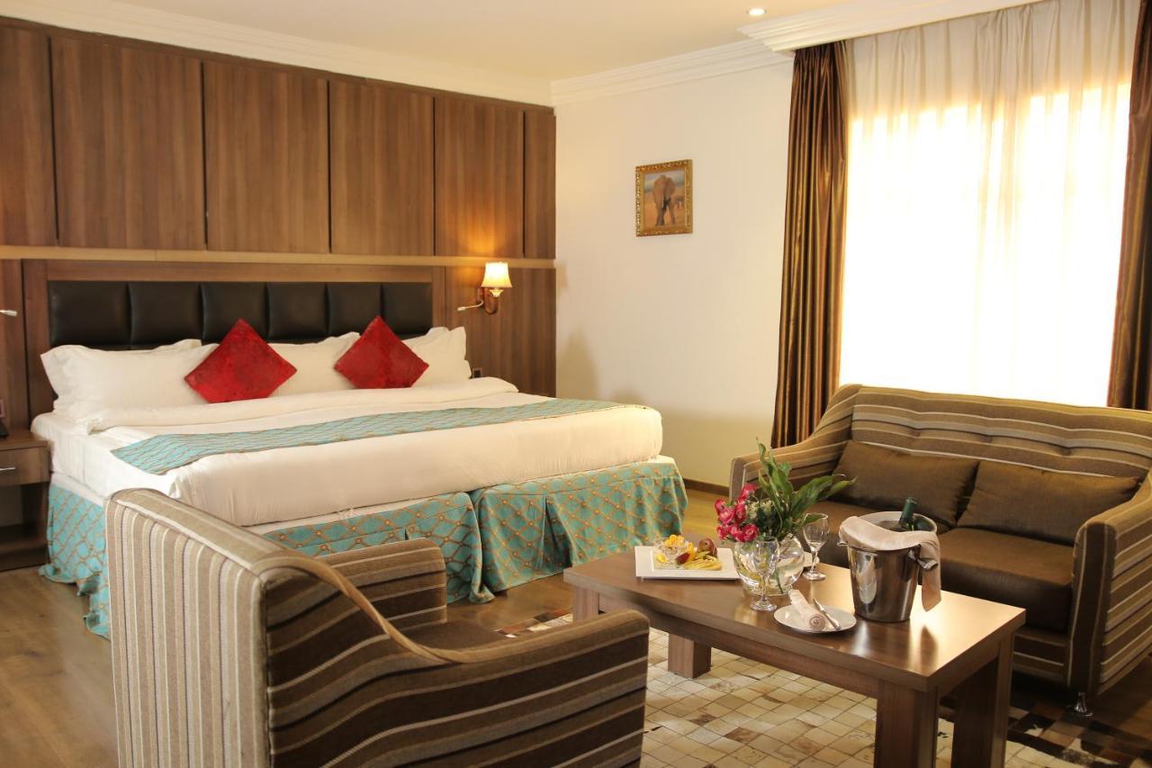 Grand Pela Hotel & Suites Abuja Exterior foto